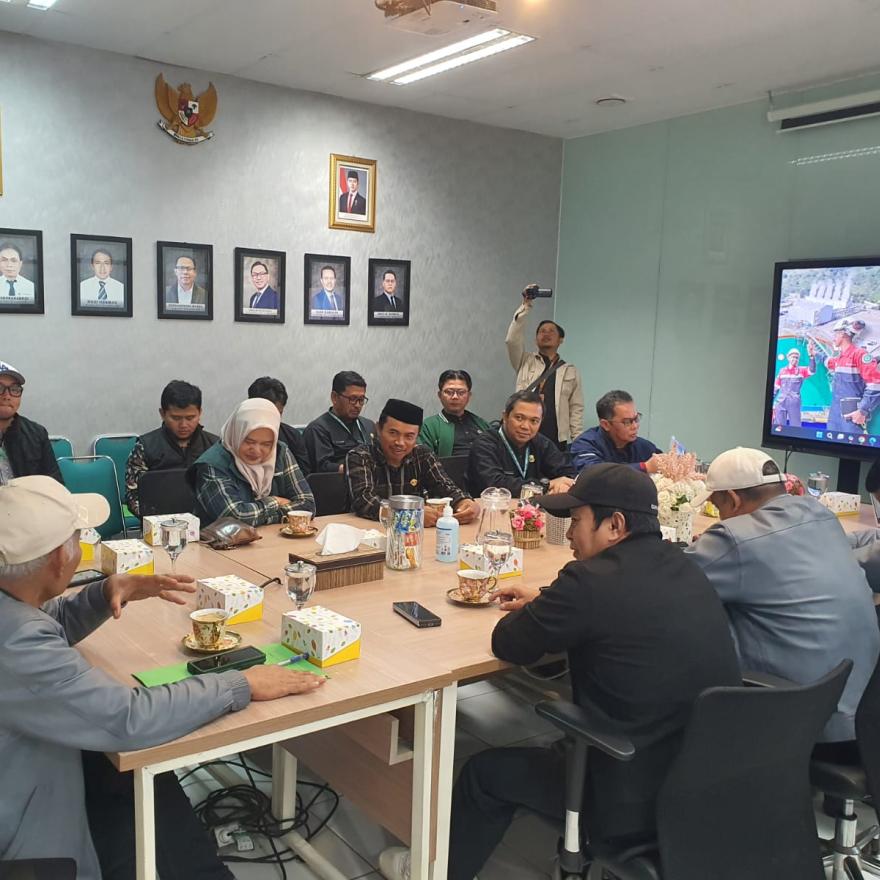 Giat Kepala Desa Sugihmukti Dengan Dewan DPR-D Kab. Bandung Komisi C 